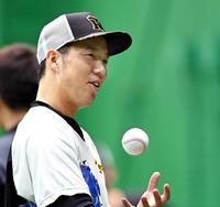 　勝利をつかむ！ＣＳを前に明るい表情を見せる青柳（撮影・田中太一）