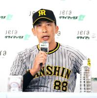　記者会見する矢野監督