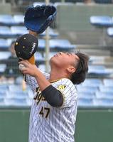 　３回、楽天打線に打ち込まれ、天を仰ぐ桐敷（撮影・高部洋祐）