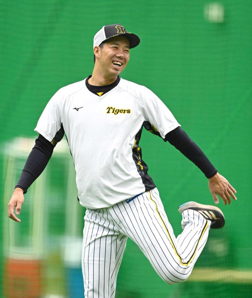 　リラックスムードで調整する青柳（撮影・飯室逸平）