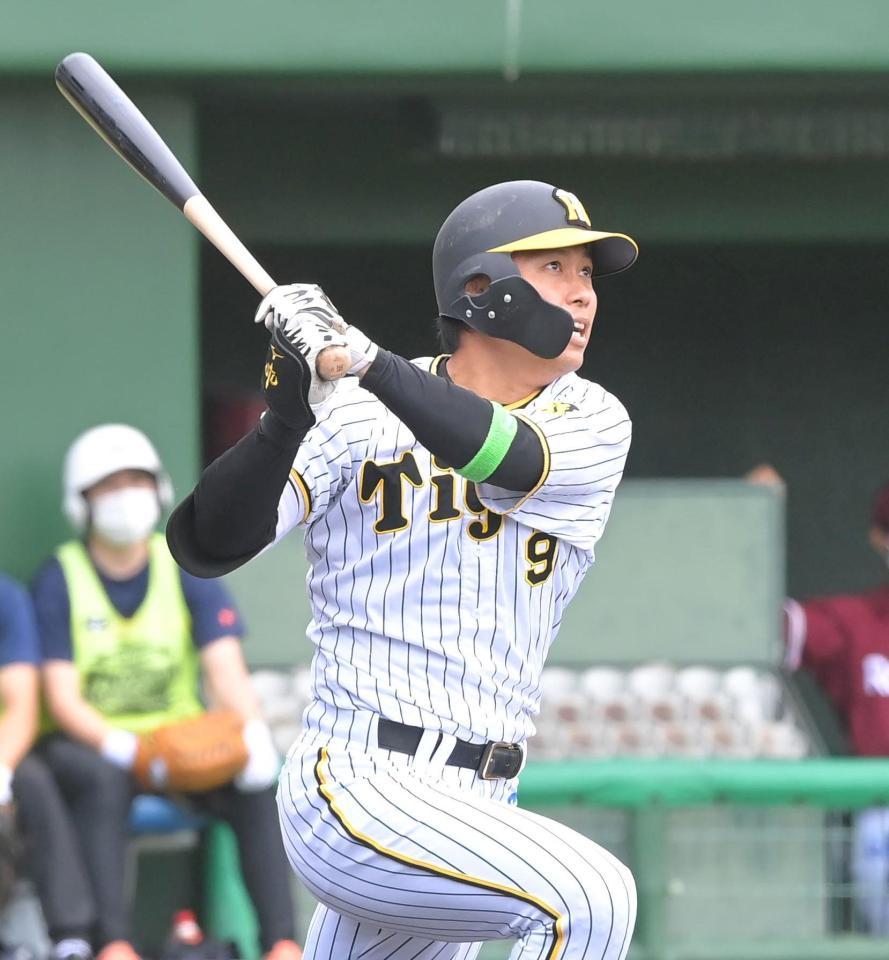 　１回、先制ソロを放つ高山（撮影・高部洋祐）