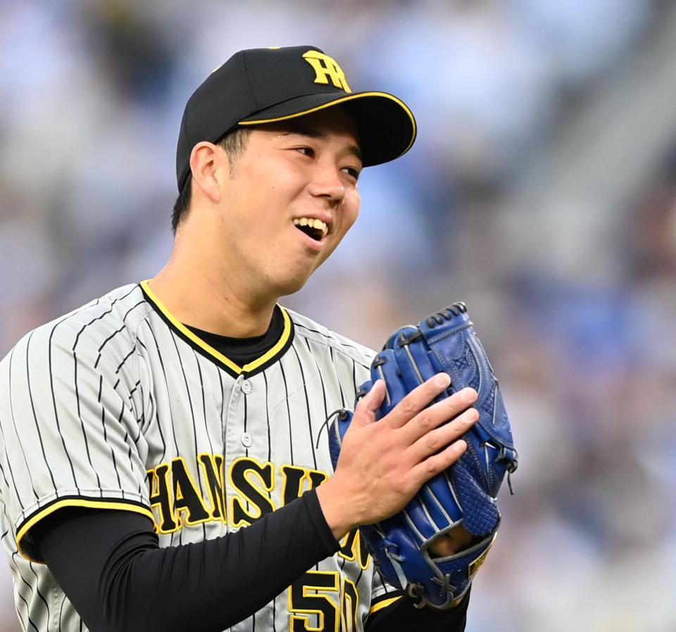 　６回、牧を打ち取った青柳はホッとした表情を浮かべる（撮影・田中太一）