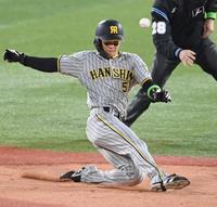 　９回、二盗を決める中野（撮影・飯室逸平）