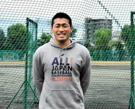 　取材後、笑顔を見せる高松商・浅野翔吾
