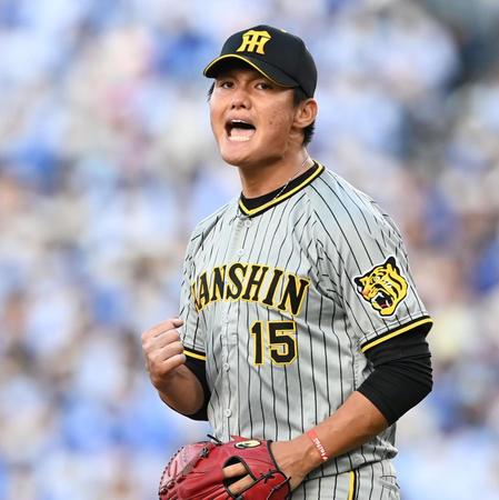 　７回、三者凡退に抑えた西純は雄叫びをあげる（撮影・田中太一）