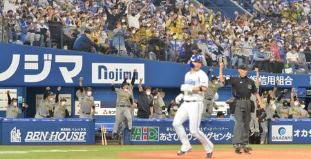 　ＤｅＮＡに勝利して喜ぶ阪神ナイン（撮影・堀内翔）