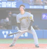 　６回、バントを失敗する大山（撮影・堀内翔）