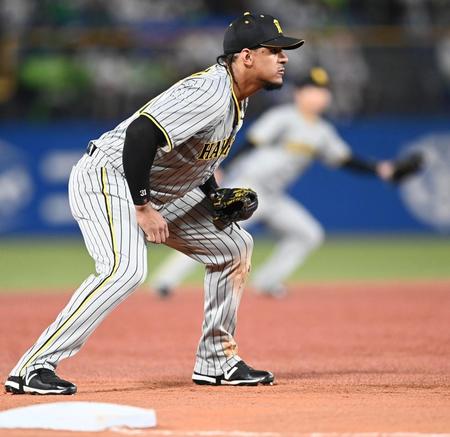 　８回、三塁を守るマルテ（撮影・田中太一）