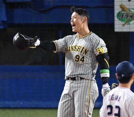 　２回、空振り三振の判定に声を出す原口（撮影・佐々木彰尚）