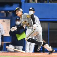 　６回、追撃のタイムリーを放つ島田（撮影・飯室逸平）