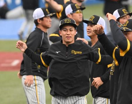 　１軍に合流した植田（撮影・飯室逸平）