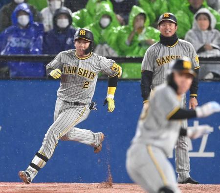 　２回、左飛に倒れ、走者を進められなかった梅野（撮影・田中太一）