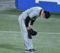 　ファンにあいさつをする矢野監督（撮影・佐々木彰尚）