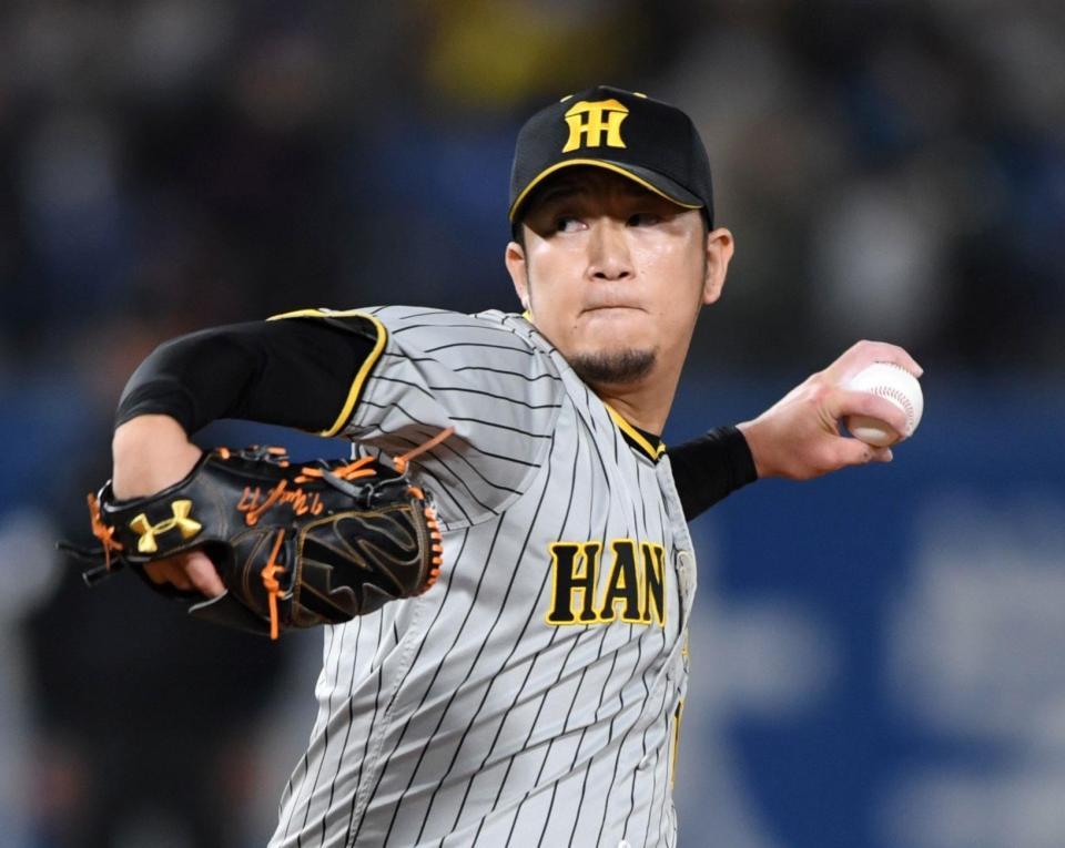 　８回、力投するする岩貞（撮影・棚橋慶太）