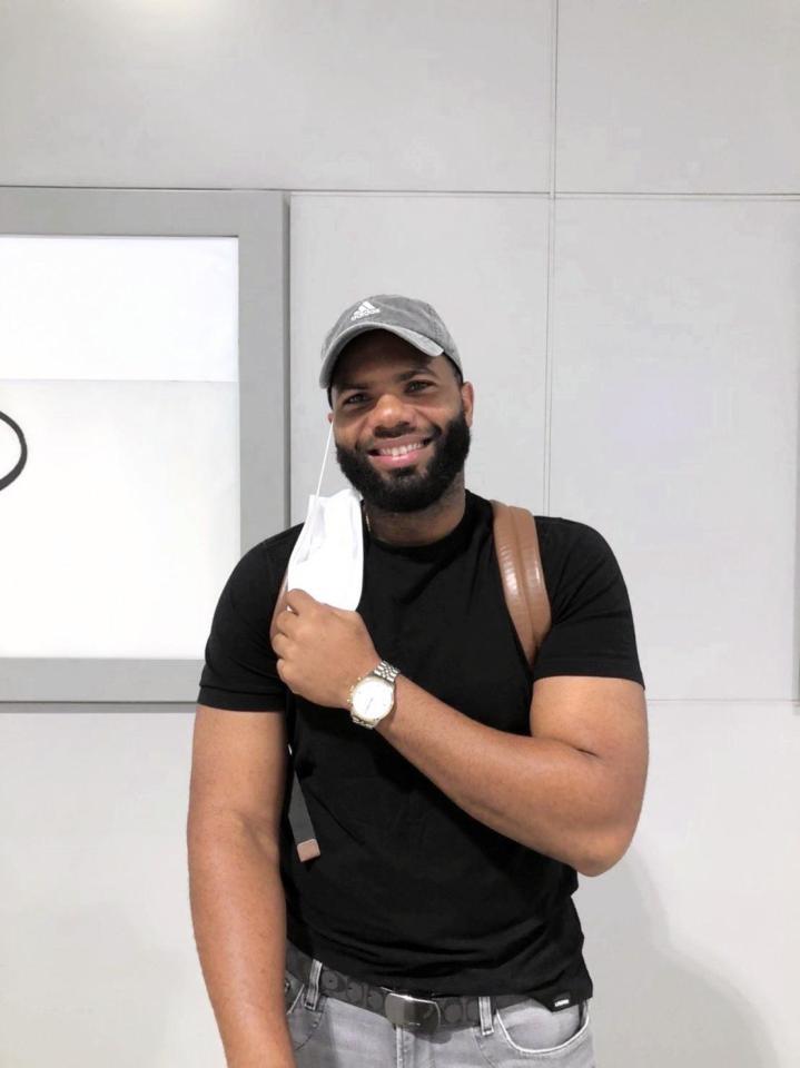 　帰国の途についた阪神・ロドリゲス（球団提供）