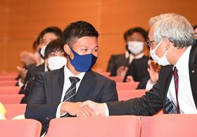 岡田新阪神 外れ１位で中大 森下翔太を指名 右打ち即戦力外野手 初めて右手使うもクジ引けず６連敗 阪神タイガース デイリースポーツ Online