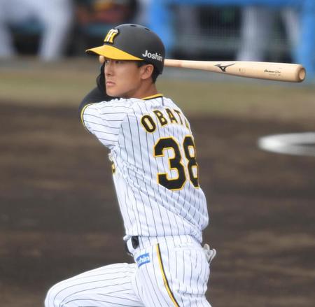 　１回、二塁打を放つ小幡（撮影・田中太一）