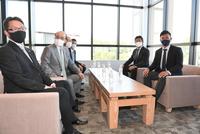 　指名あいさつを受ける中大・森下翔太（撮影・金田祐二）