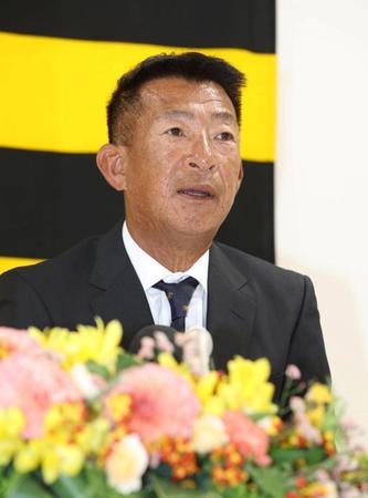 　就任会見で抱負を語る馬場１軍内野守備走塁コーチ（代表撮影）