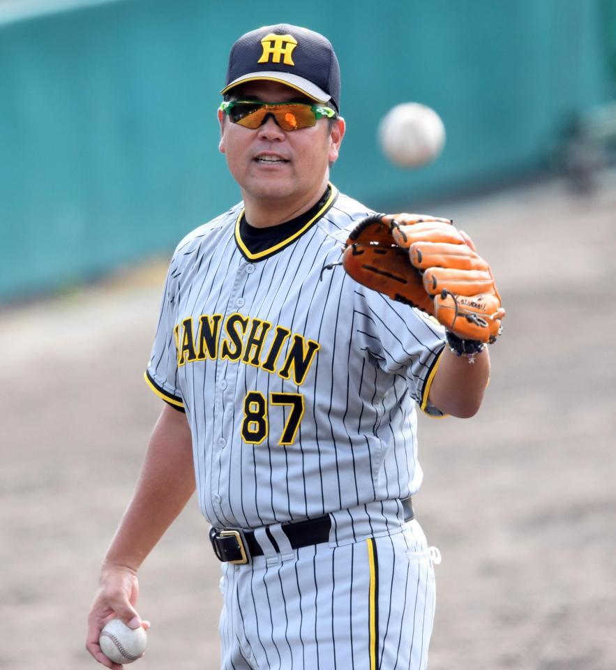 　監督代行を務める野村コーチ（撮影・田中太一）