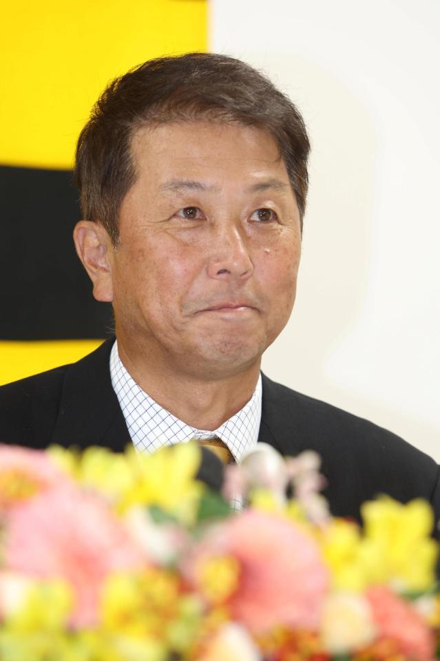 就任会見で抱負を語る水口１軍打撃コーチ（代表撮影）