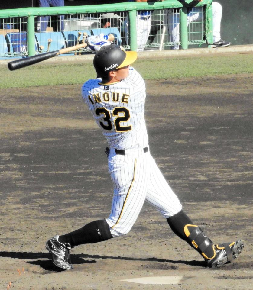 　５回、勝ち越し３ランを放つ井上