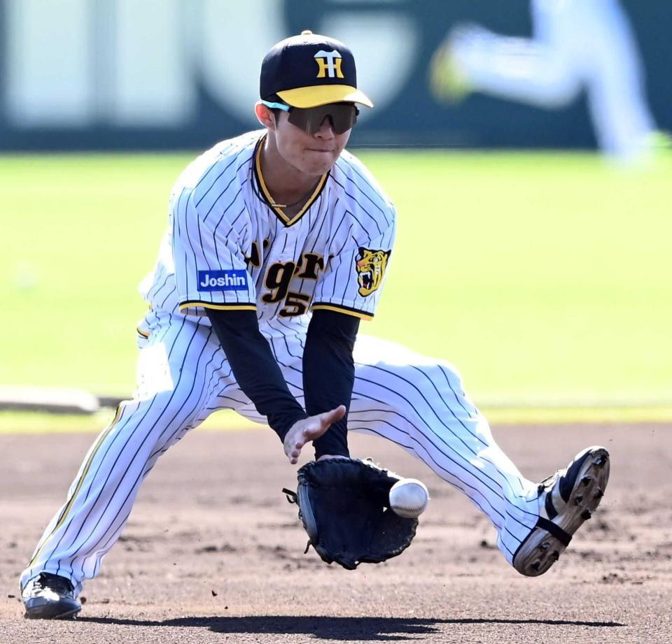 　軽快にノックを受ける中野