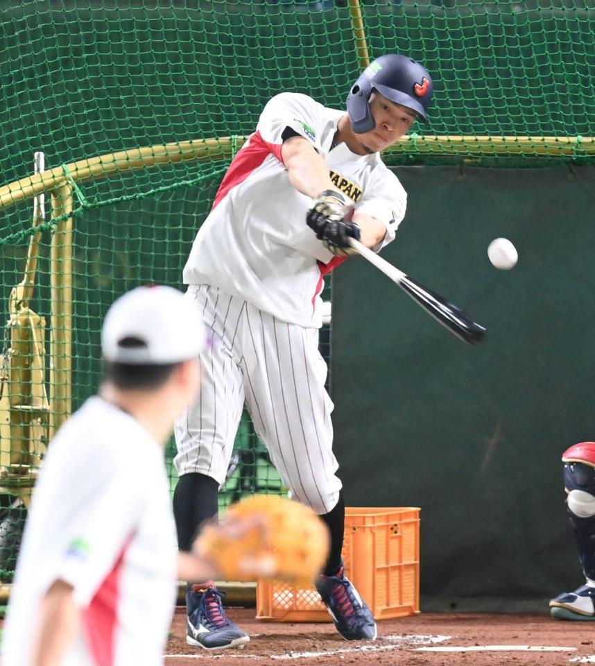 　村上（手前）の前で快音を響かせる（撮影・高石航平）