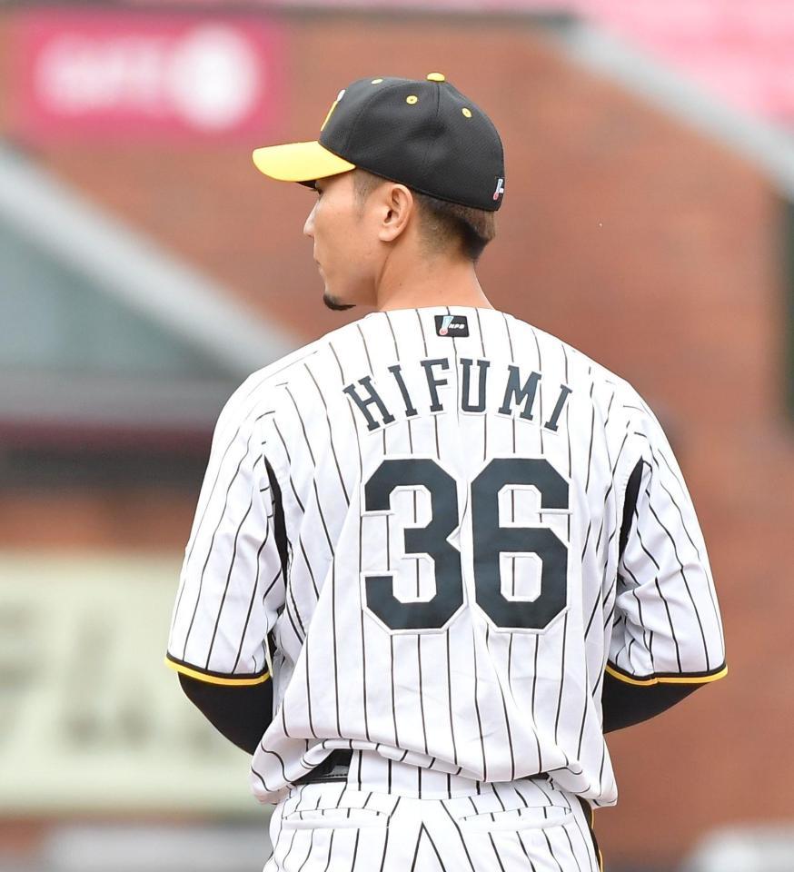 　現役時代のユニホームで合同トライアウトに挑む一二三（撮影・伊藤笙子）