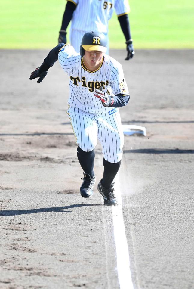 　ラインすれすれを走る前川