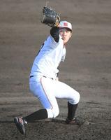 　先発し力投する三菱自動車岡崎・富田（撮影・石井剣太郎）