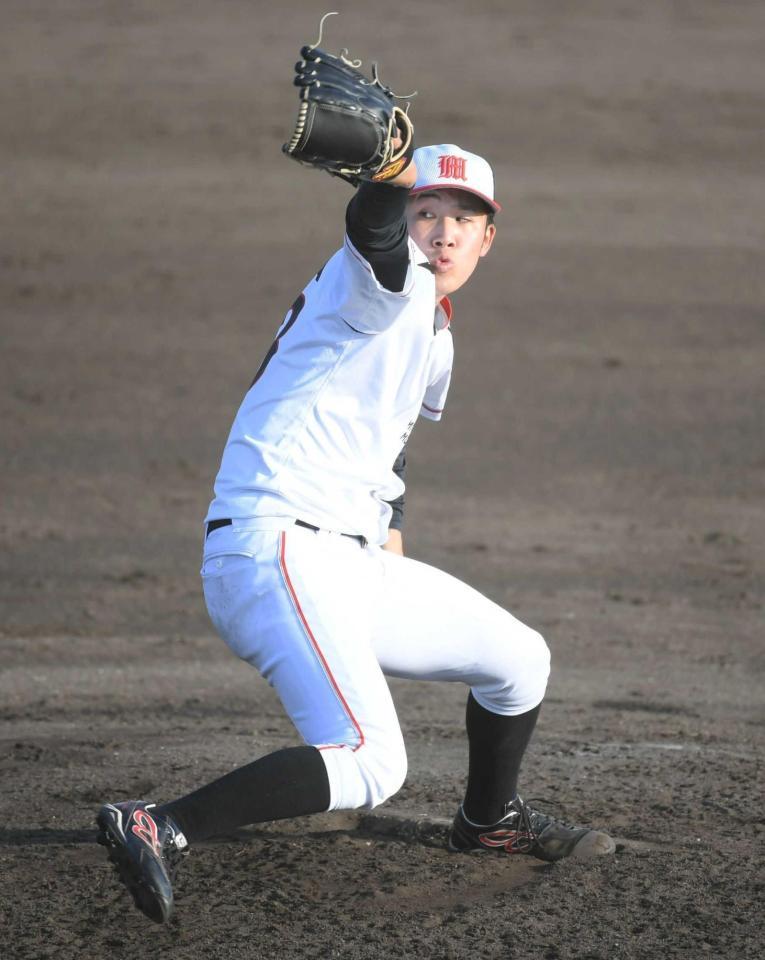 　先発し力投する三菱自動車岡崎・富田（撮影・石井剣太郎）