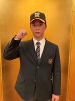 　仮契約を終えたドラフト３位の関東第一・井坪陽生（球団提供）