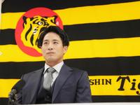 契約更改を終え会見に臨む木浪（代表撮影）