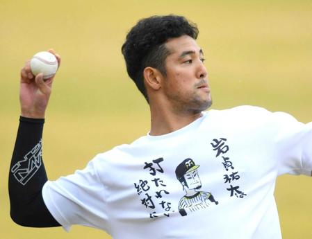 　大幅アップで更改し、さらなる飛躍を誓う加治屋（撮影・田中太一）