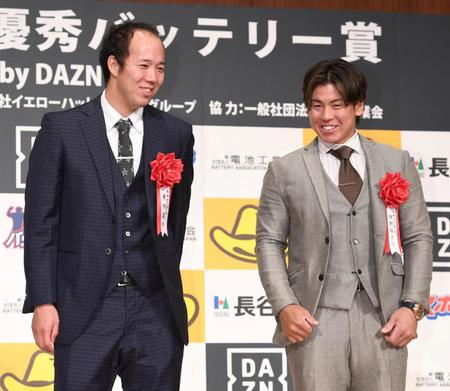 　壇上で笑顔で話す青柳（左）と梅野（撮影・棚橋慶太）