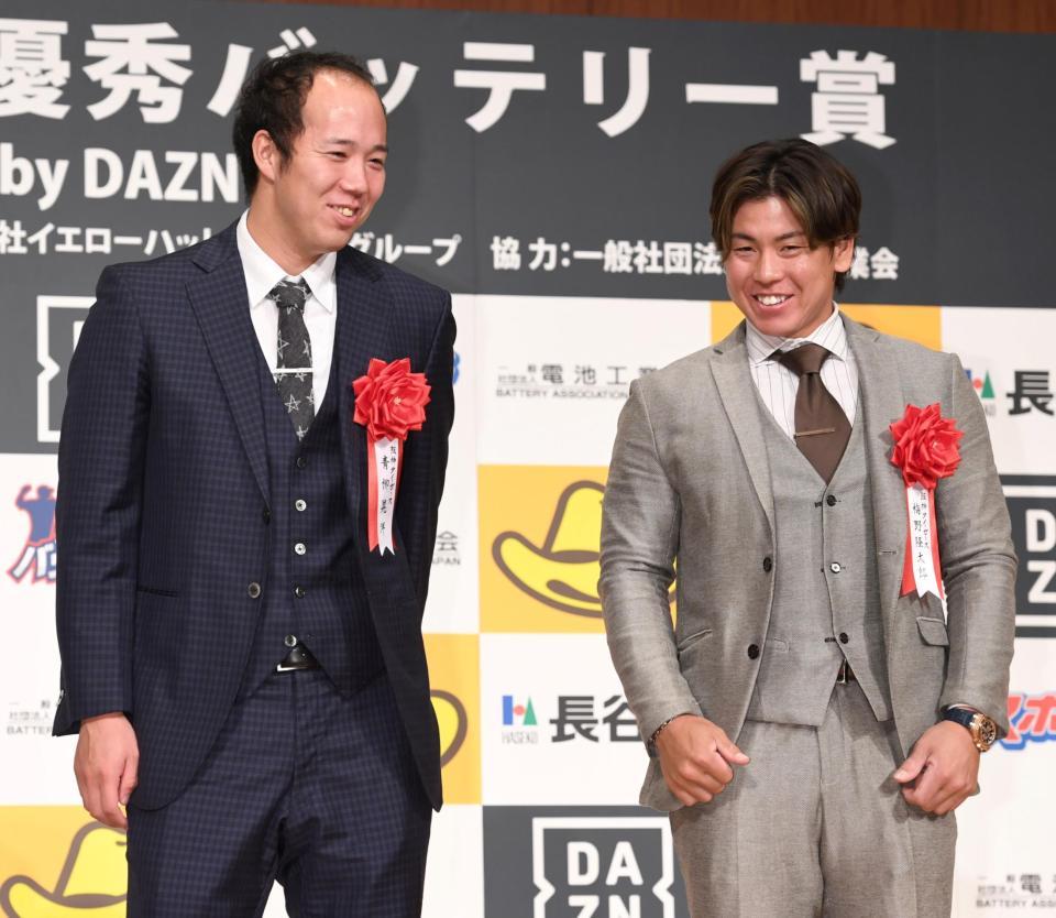 　壇上で笑顔で話す青柳（左）と梅野（撮影・棚橋慶太）