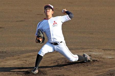 三菱自動車岡崎でプレーする富田（本人提供）