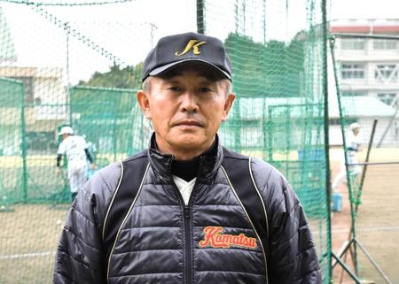 　小松高で野球部監督の宇佐美秀文氏。早大野球部時代は副主将で岡田監督を支えた