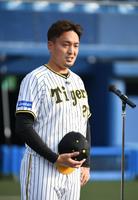 　開会式であいさつする秋山（撮影・石井剣太郎）