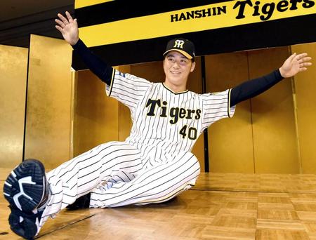 　夢はデッカく「トリプル３．５」と語った井坪（撮影・飯室逸平）