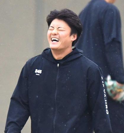 　雨の中練習する前川（撮影・石井剣太郎）