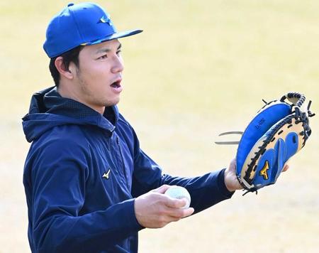 　来春キャンプへの意気込みを語った栄枝（撮影・田中太一）