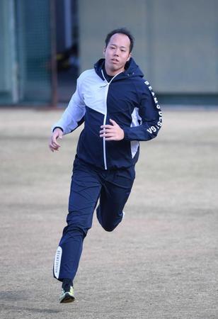 来年１月に合同自主トレを行う青柳