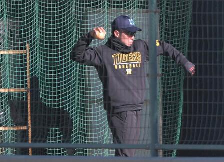 　壁当てをする石井（撮影・北村雅宏）