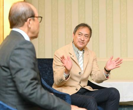 熱く語る渡辺謙