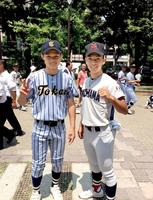 　高校時代の森下（左）と斉藤（提供写真）