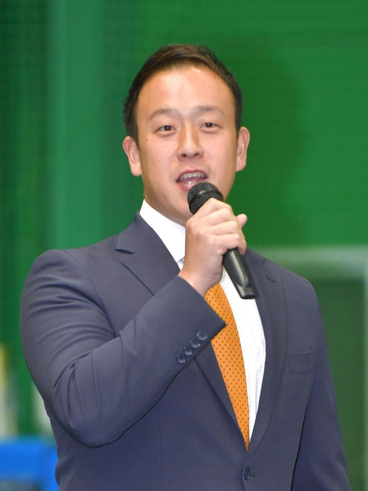 　打撃投手として阪神に復帰し意気込みを話す谷川氏（撮影・立川洋一郎）