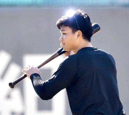 　真剣な眼差しで練習に取り組む森下（撮影・中田匡峻）