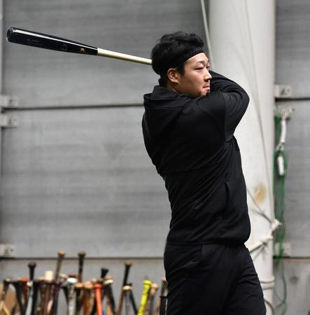 　打撃練習をする大山（撮影・中田匡峻）